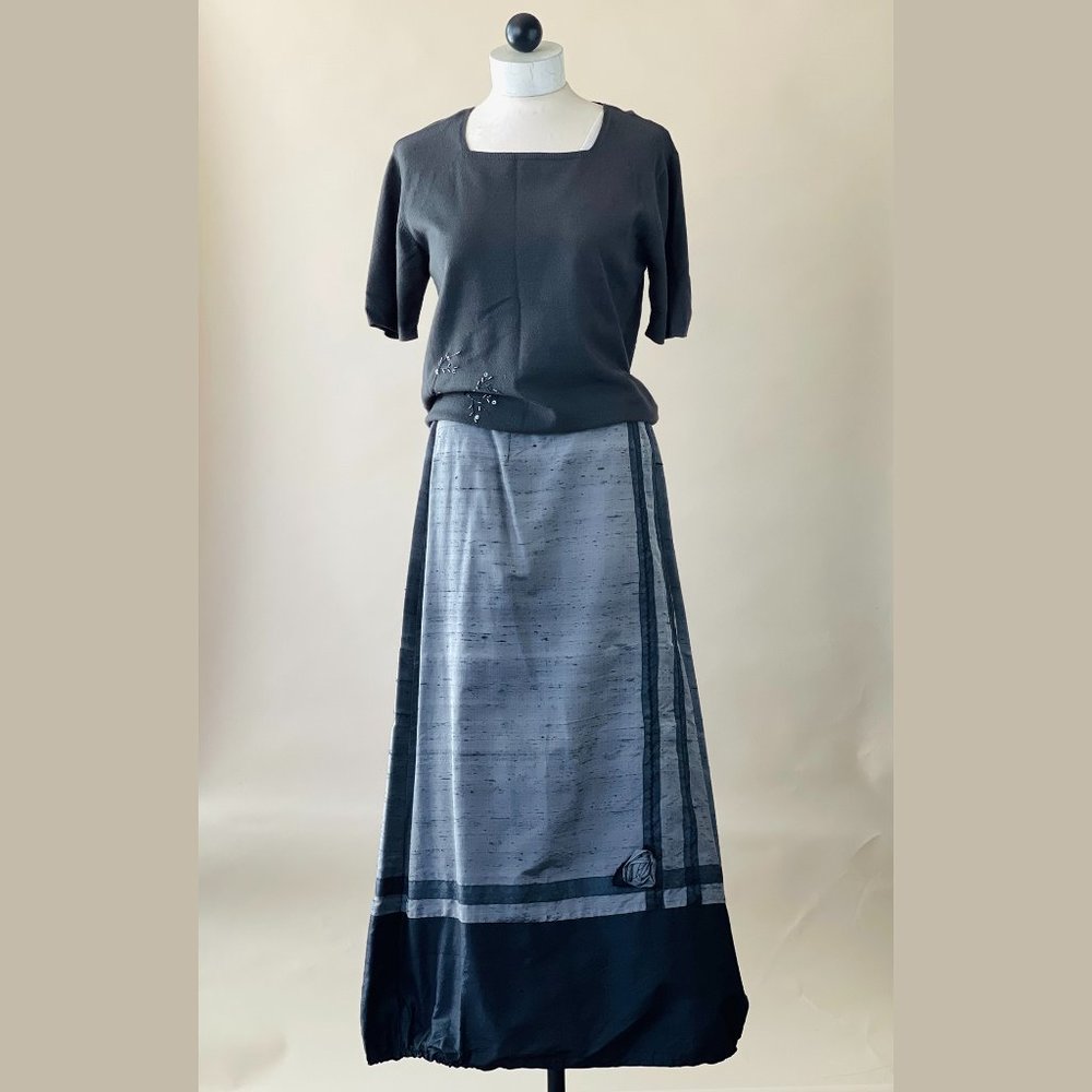 LIKE NEW! Beautiful BODY Light weight Black & Grey Bubble Maxi Skirt